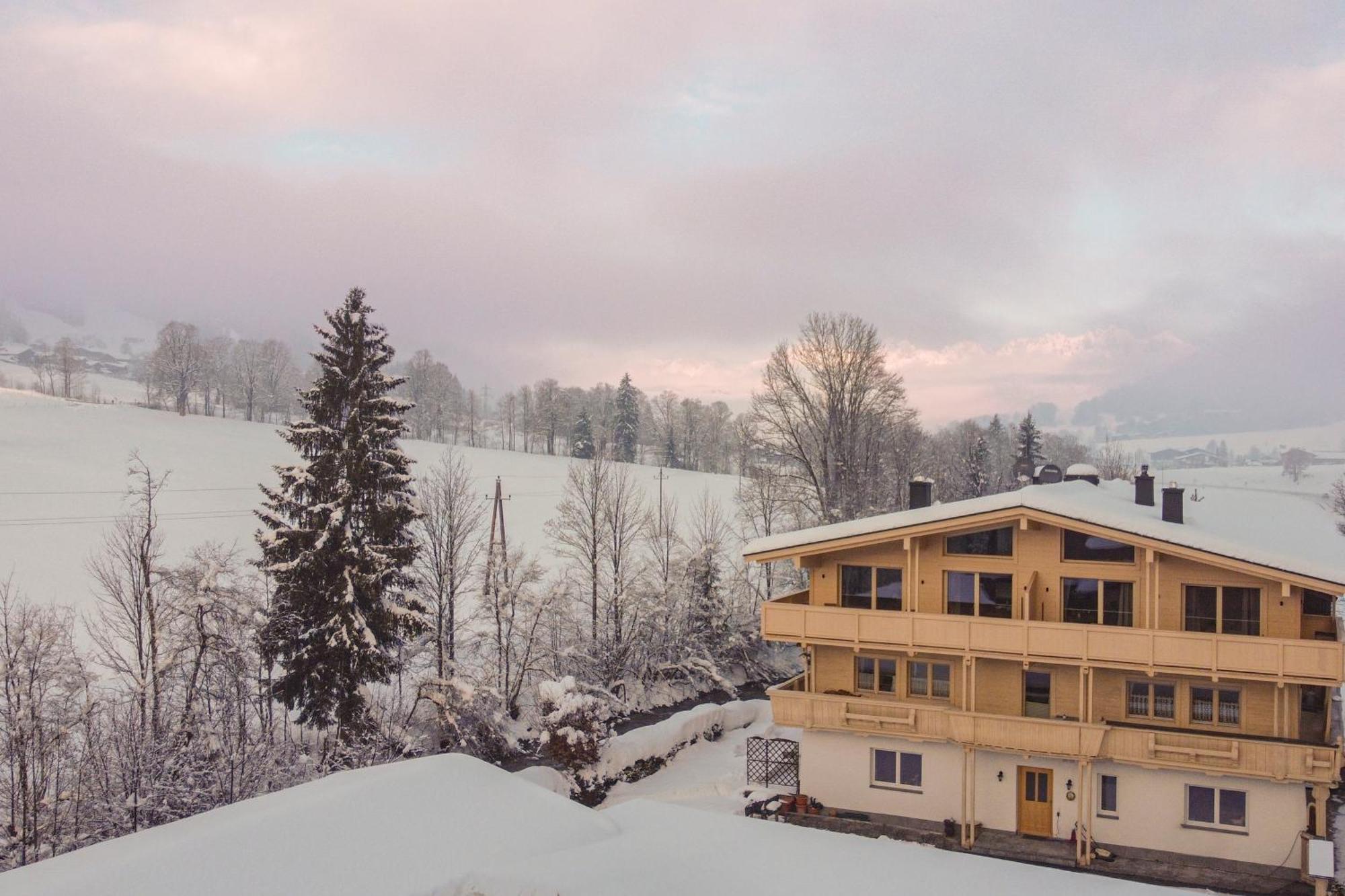Alte Bildhauerei Appartement Aurach bei Kitzbuehel Buitenkant foto