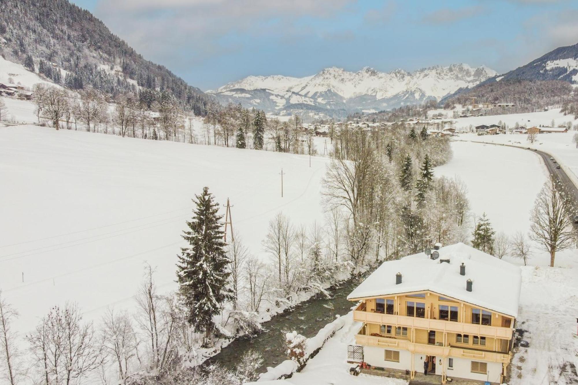 Alte Bildhauerei Appartement Aurach bei Kitzbuehel Buitenkant foto
