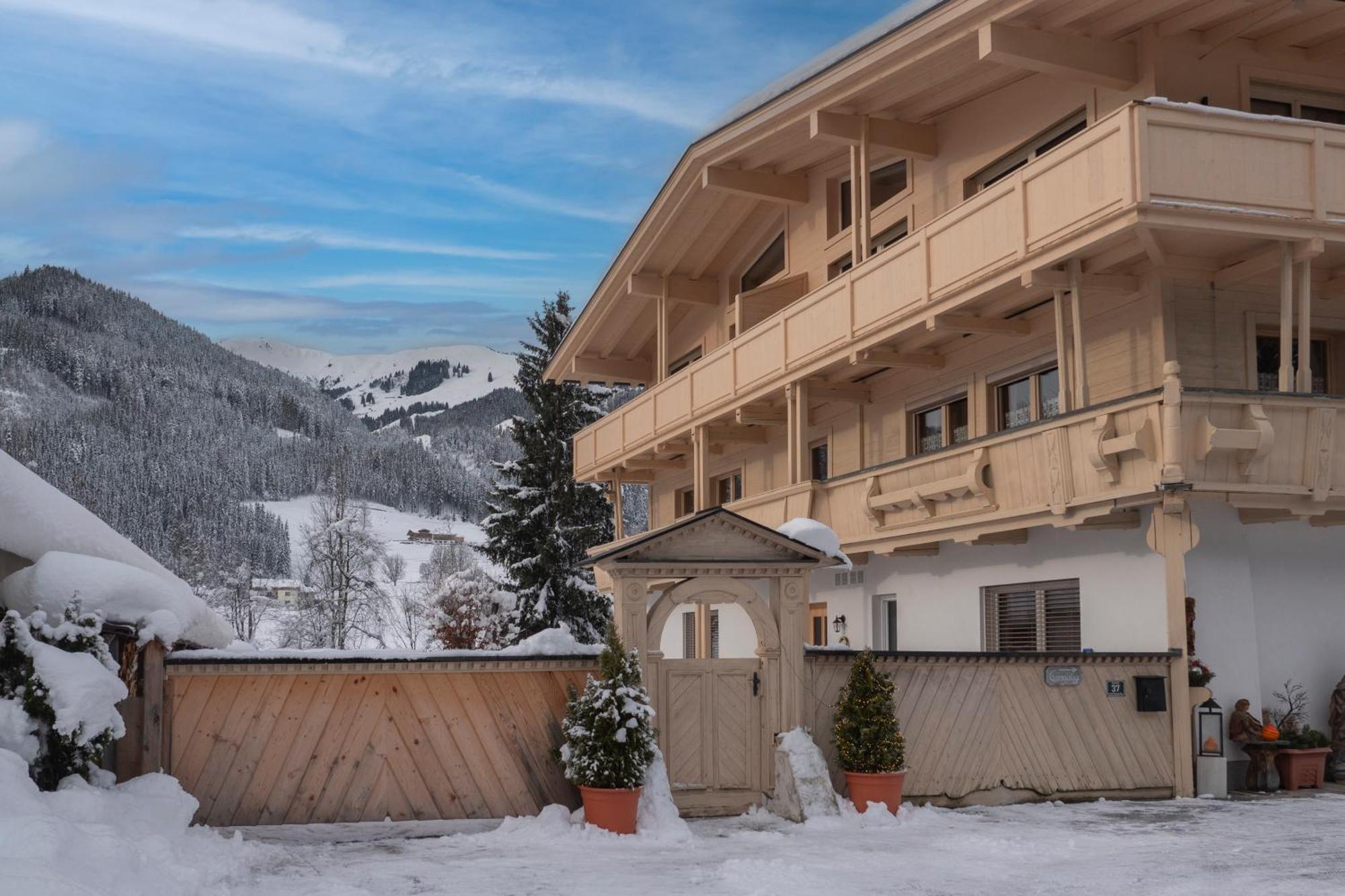 Alte Bildhauerei Appartement Aurach bei Kitzbuehel Buitenkant foto