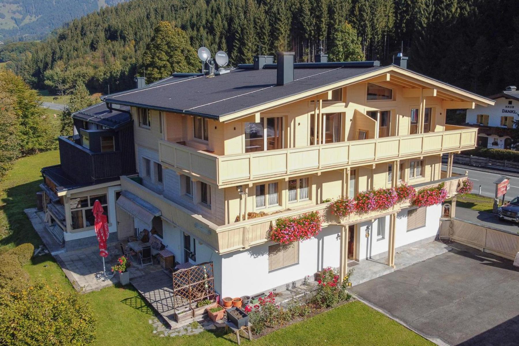 Alte Bildhauerei Appartement Aurach bei Kitzbuehel Buitenkant foto